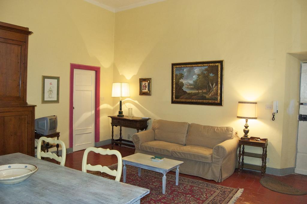 Palazzo Tucci Apartments Lucca Cameră foto